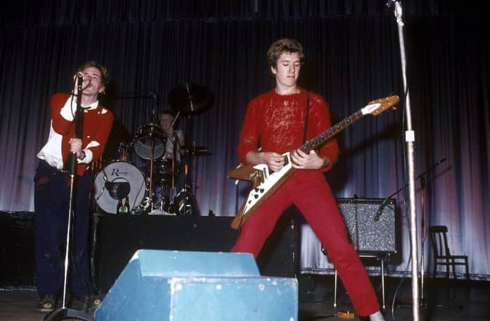 Photo of Steve JONES and Johnny ROTTEN and SEX PISTOLS